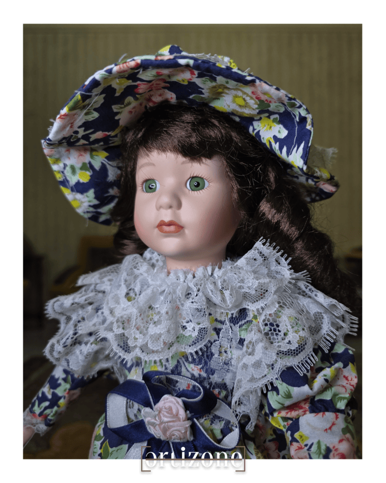 Vintage porcelain doll No.2