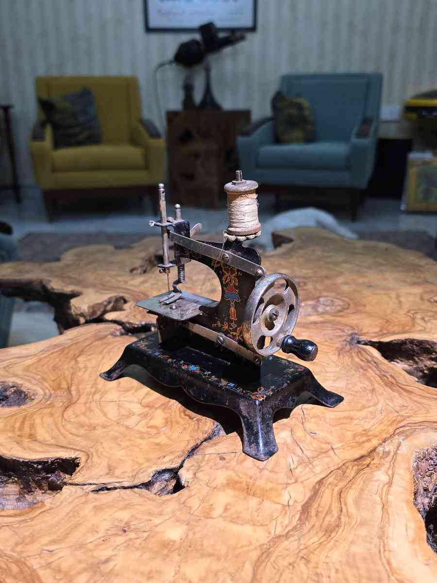 Vintage Mini Sewing Machine