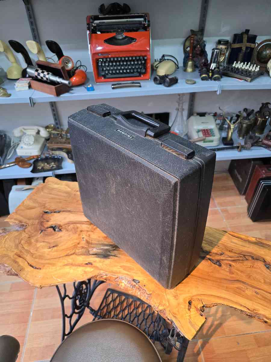 Triumph Gabriele 10 Typewriter 
