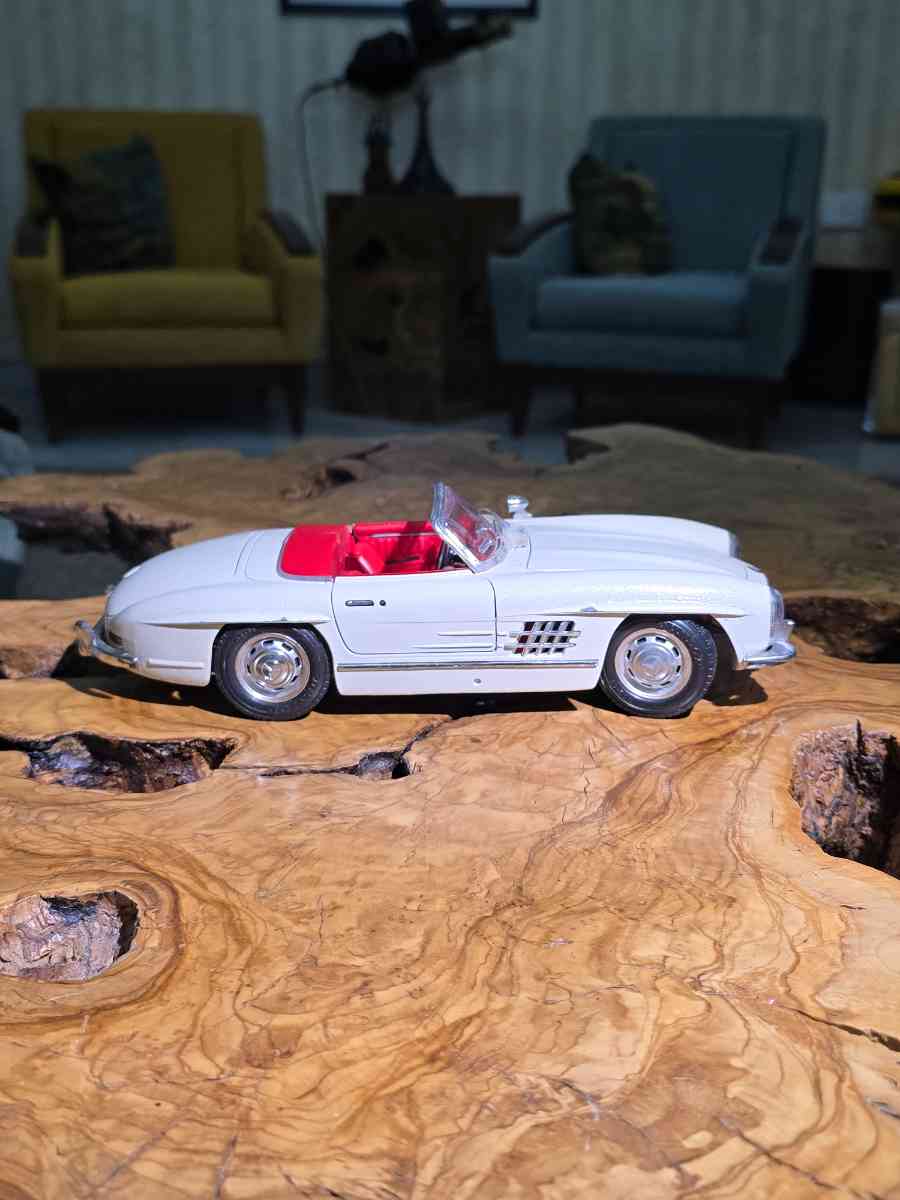 Bburago diecast 1/18 mercedes 300sl car