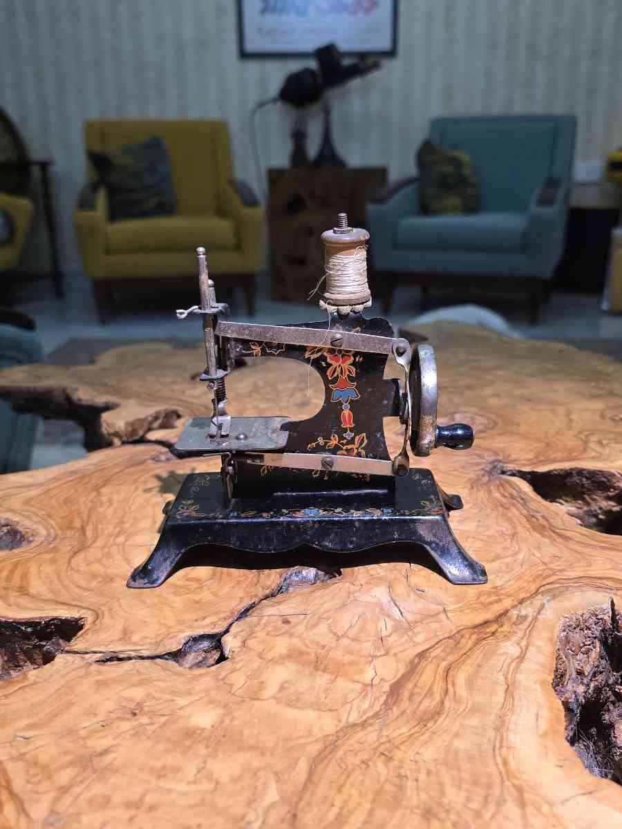 Vintage Mini Sewing Machine