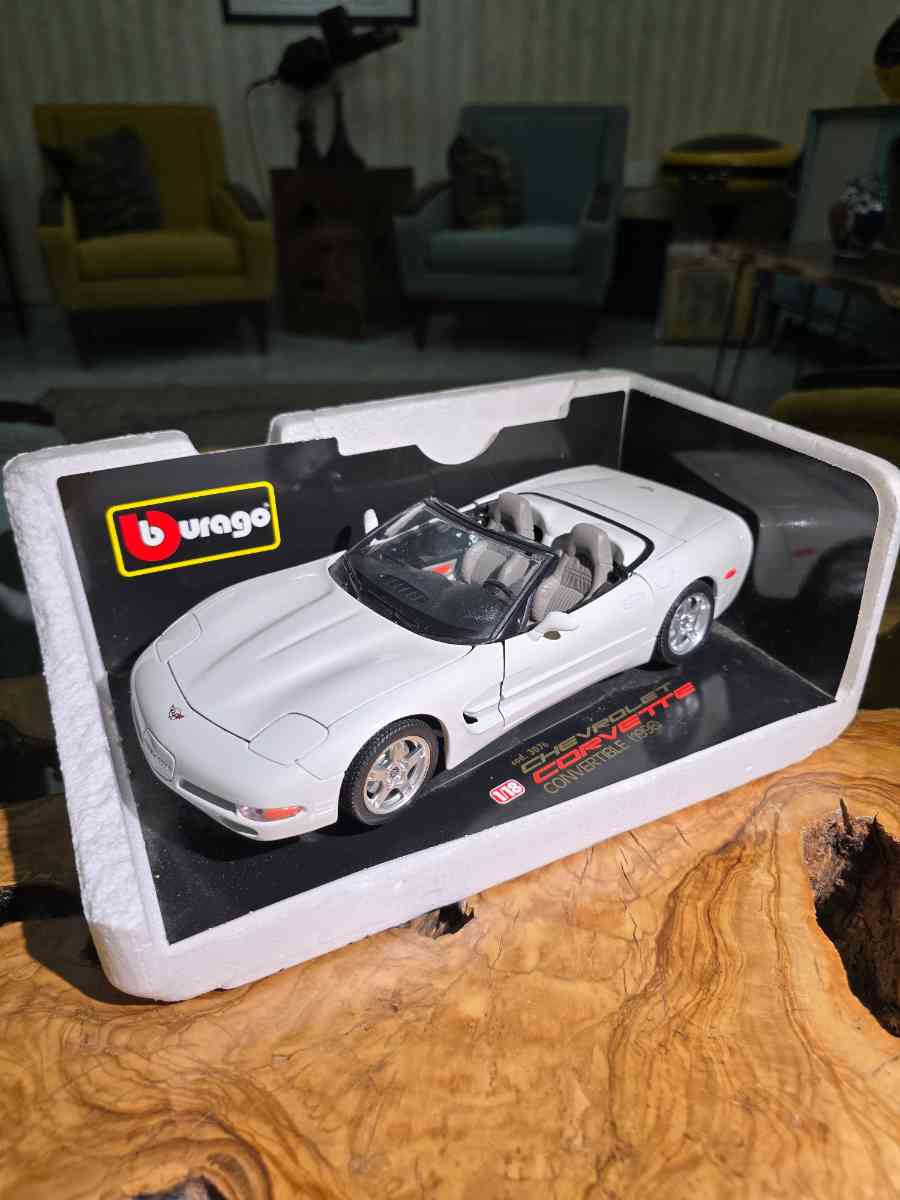 Bburago Chevrolet Corvette Convertible Model Car