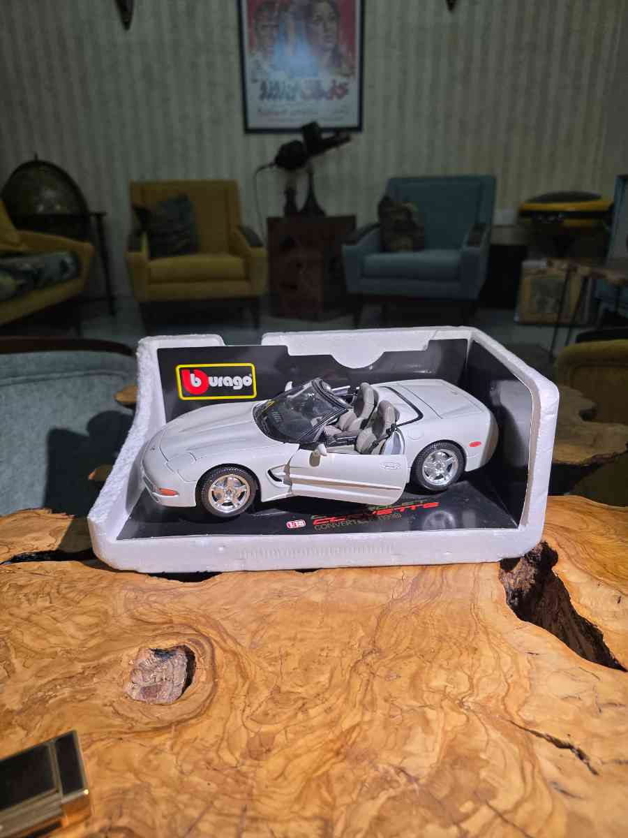 Bburago Chevrolet Corvette Convertible Model Car