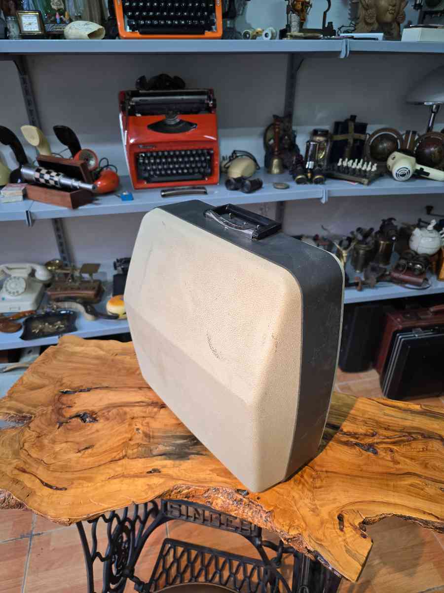 Adler Gabriele 10 Typewriter