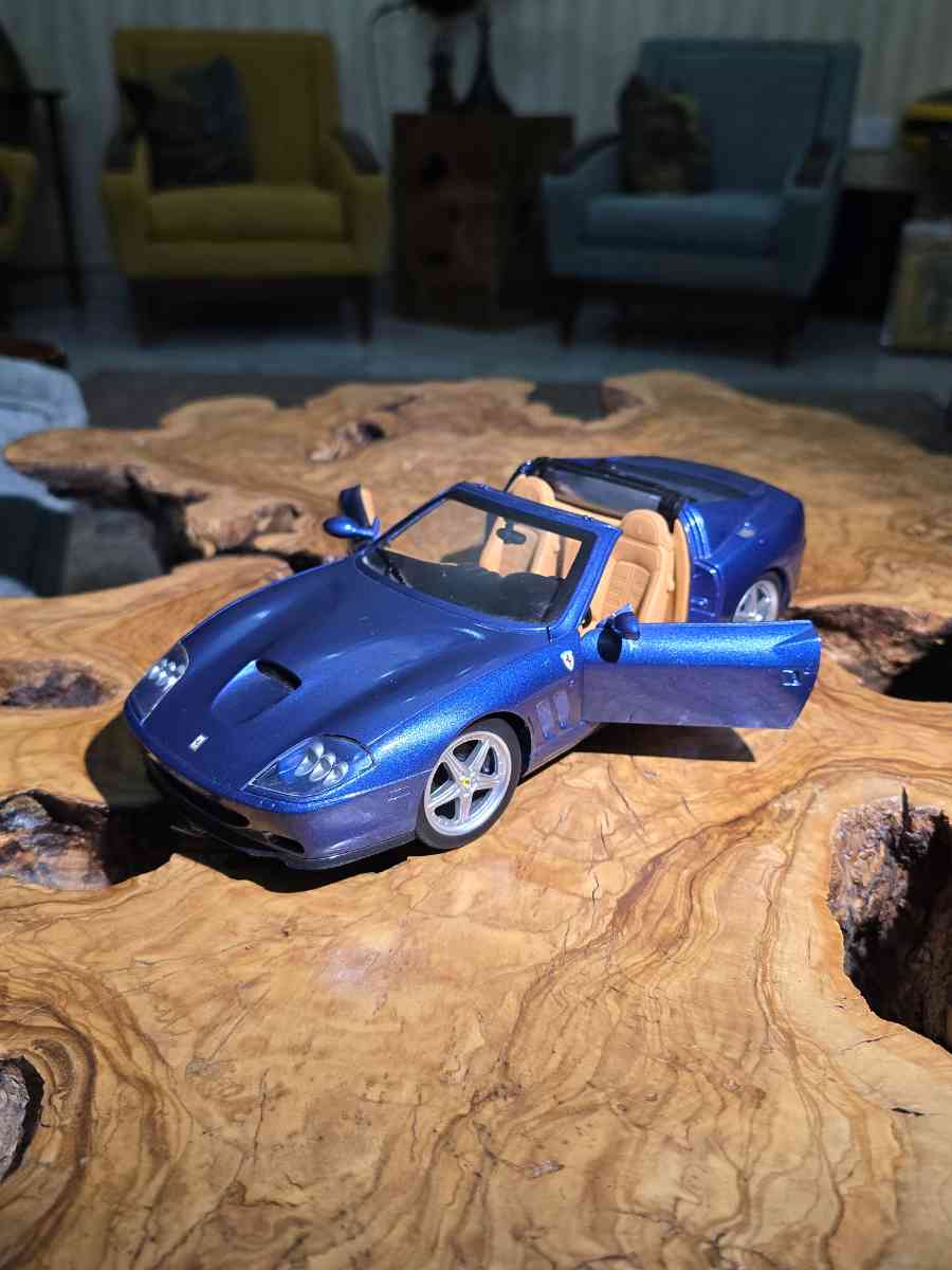 Hot wheels diecast 1/18 Ferrari Super America.