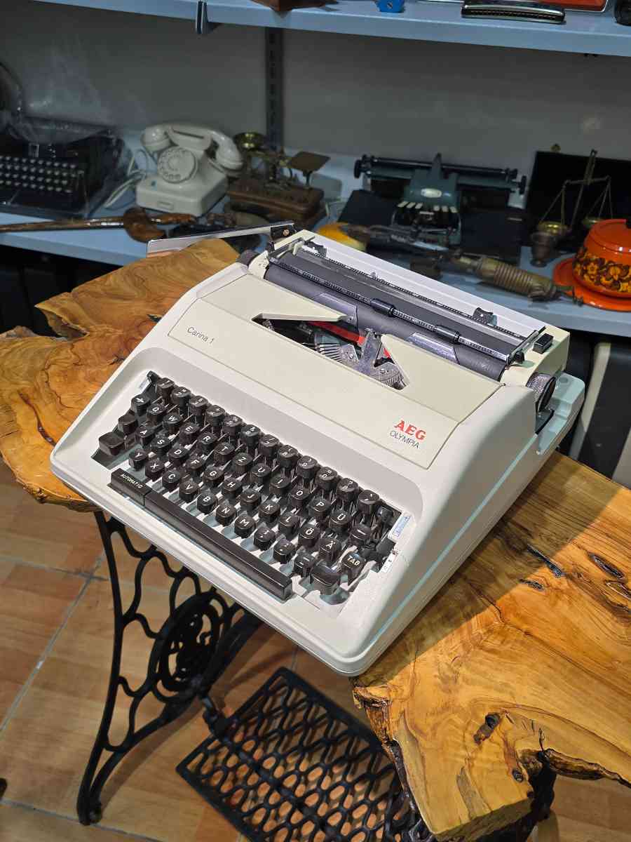 AEG Olympia Carrera 1 Typewriter