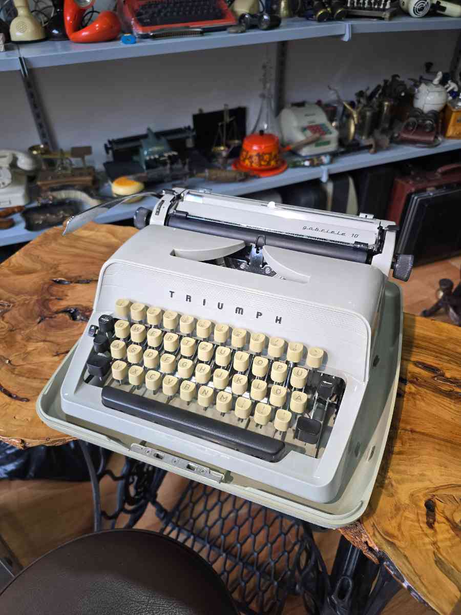 Triumph Manual Typewriter