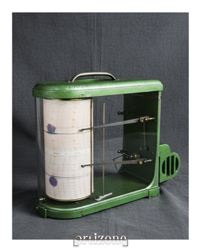 Vintage Thermo-Hygrograph – Unique Green Design
