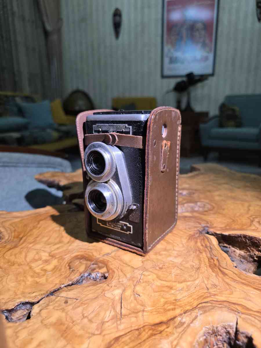 Hollywood Reflex vintage camera