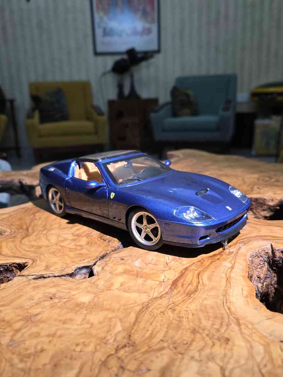 Hot wheels diecast 1/18 Ferrari Super America.