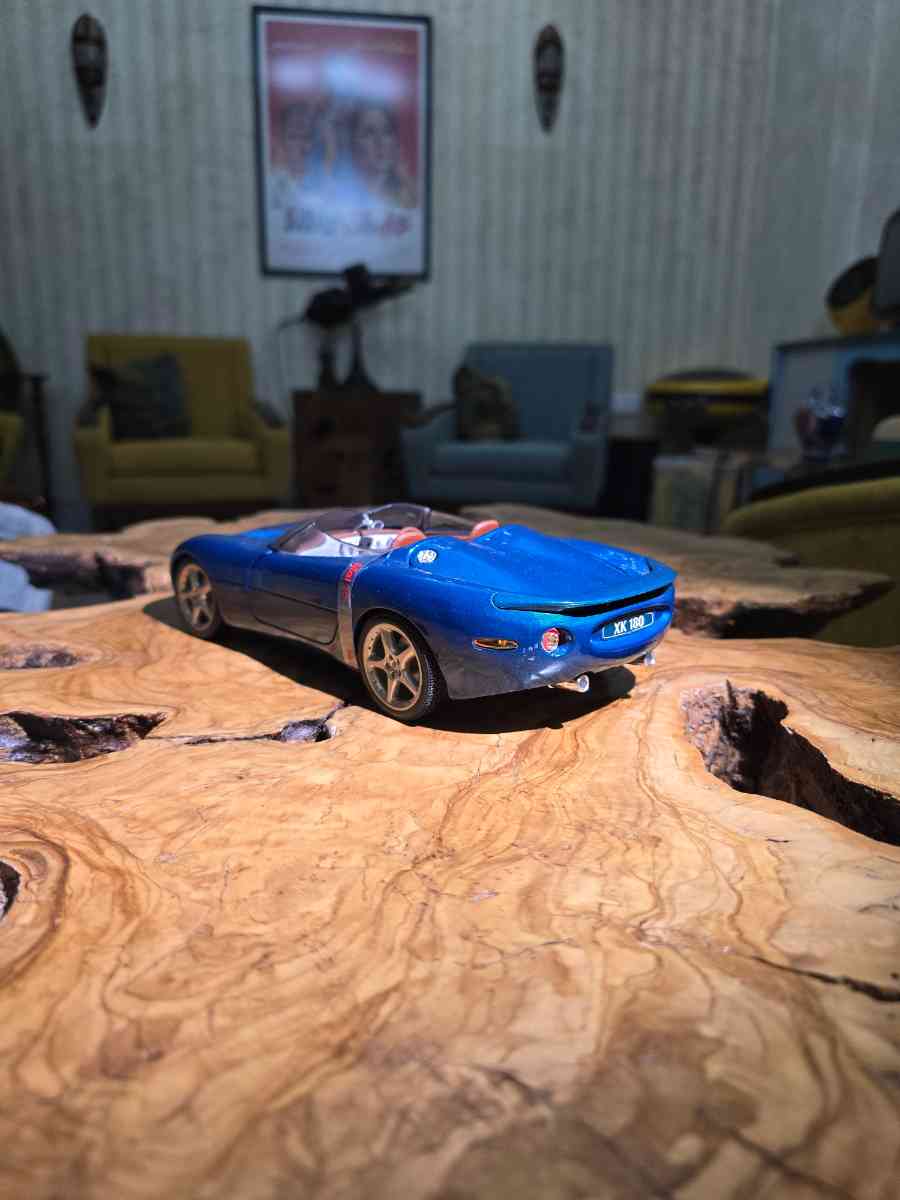Maisto diecast car 1/18 jaguar xk 180