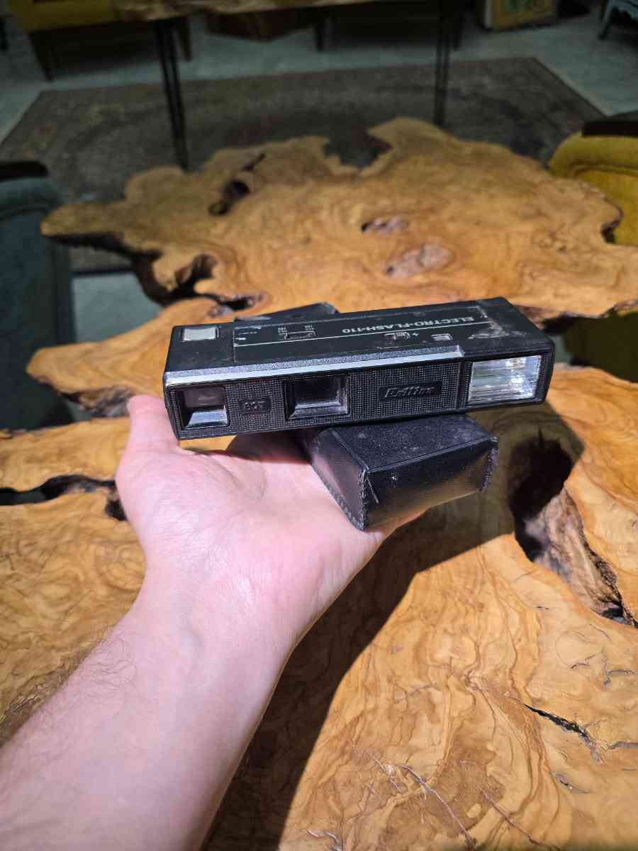 Vintage ELECTRO FLASH 110 Camera