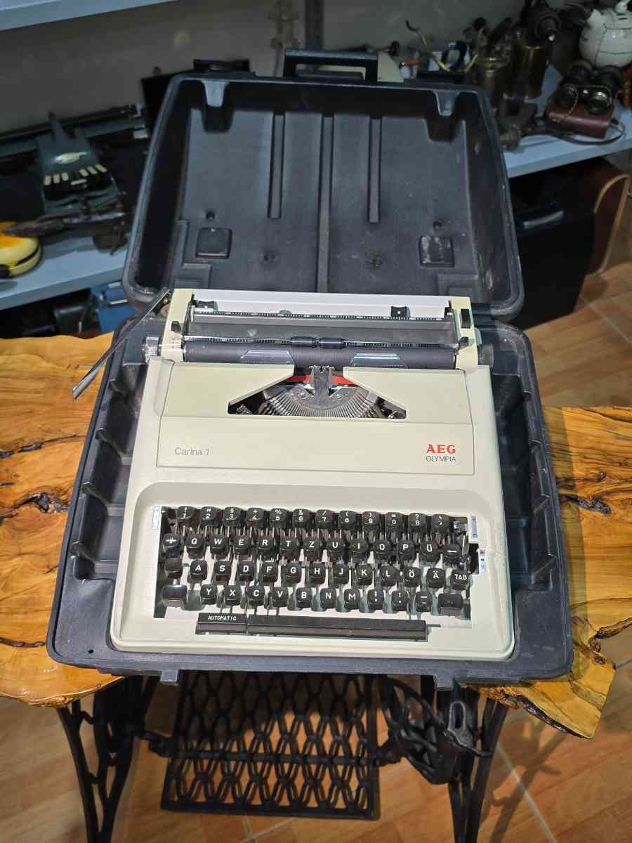 AEG Olympia Carrera 1 Typewriter