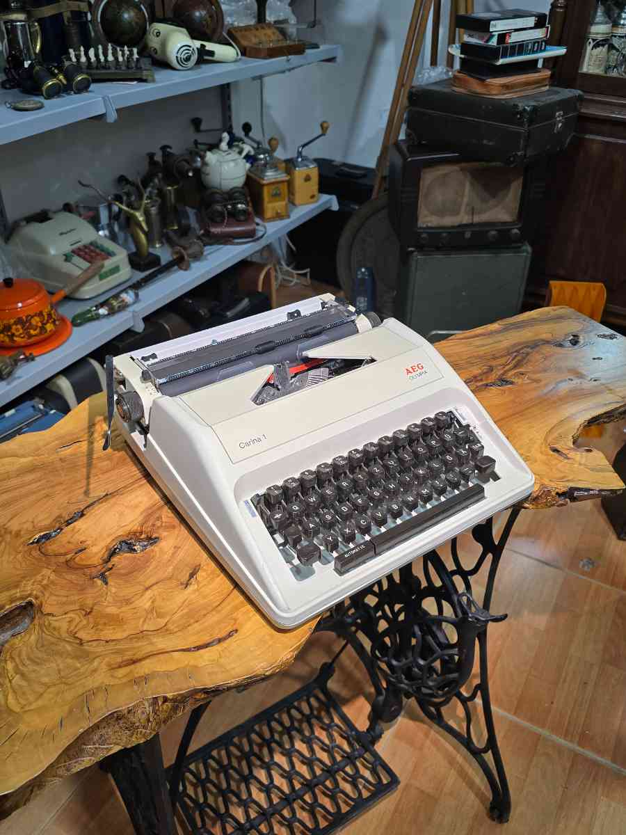 AEG Olympia Carrera 1 Typewriter