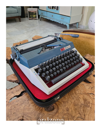 Optima Daro Vintage Typewriter (Arabic Keyboard)