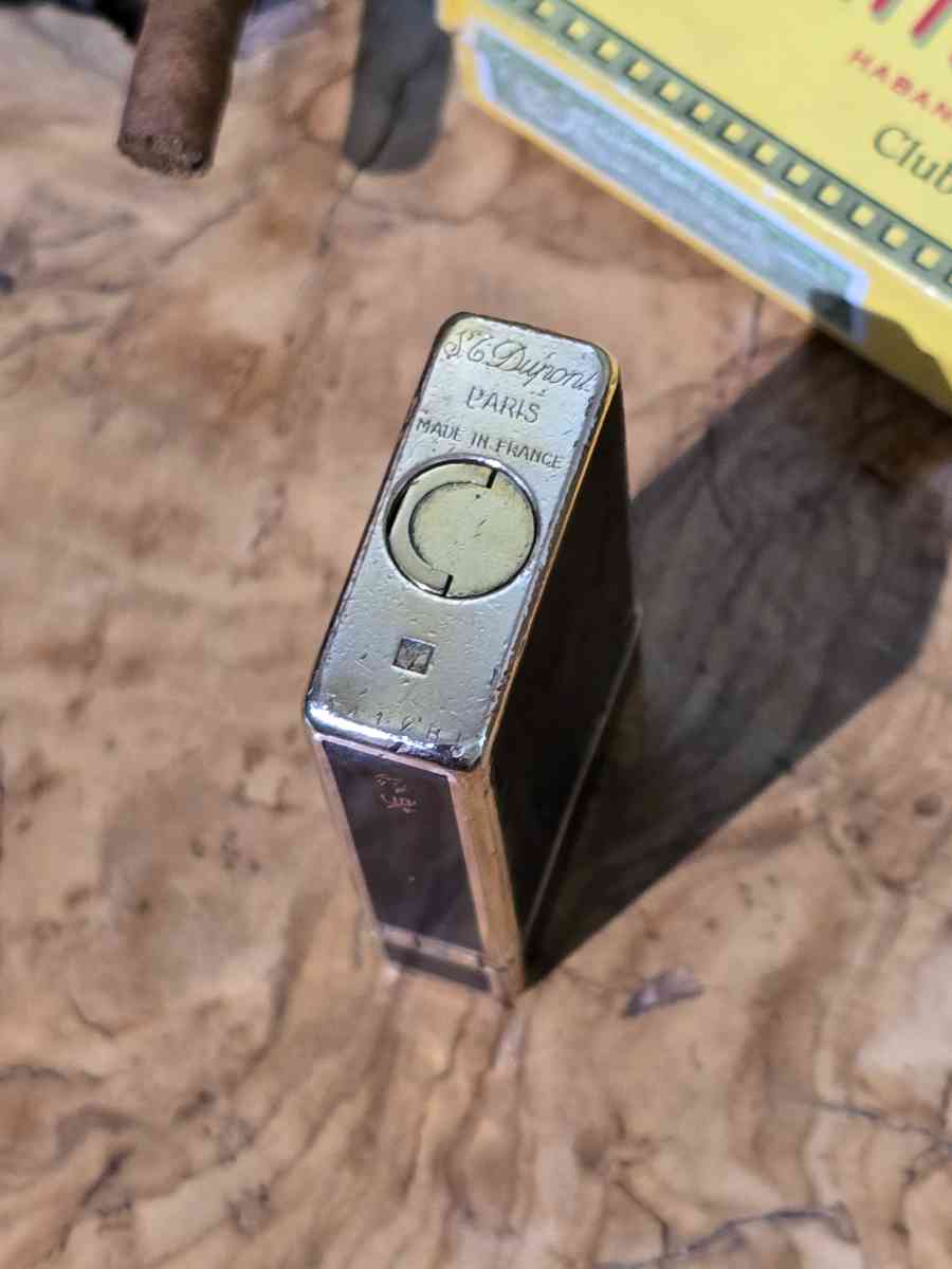 s.t. dupont lighter