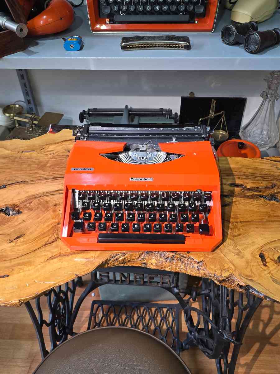Mercedes Privileg Vintage Typewriter