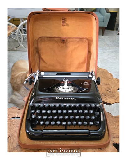 Continental Typewriter (نجار)