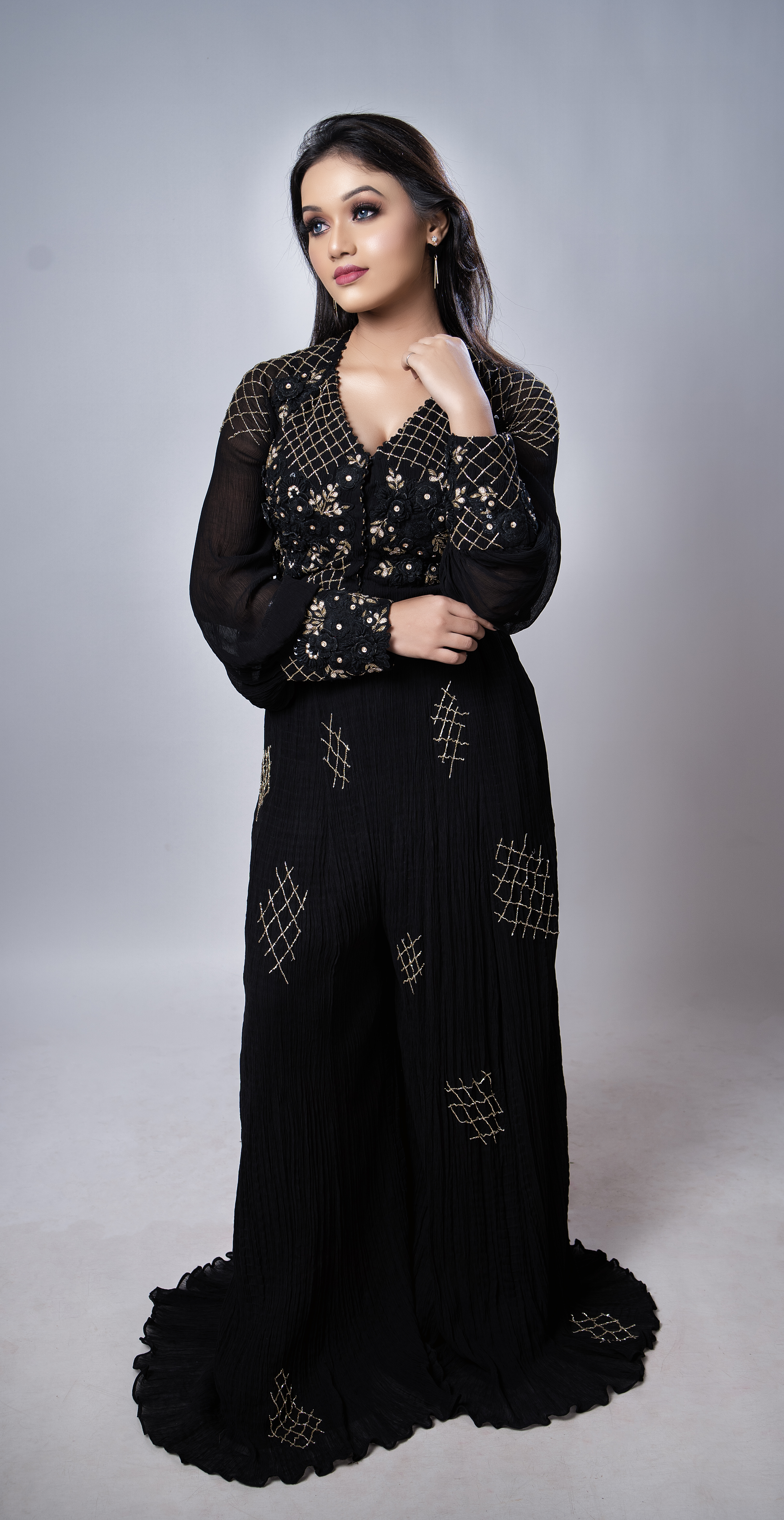 Gaun Hitam Bordir Elegan