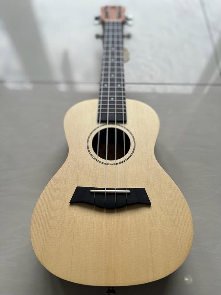 A&K Music Guitar Ukulele UK 23-21 H with side sound hole