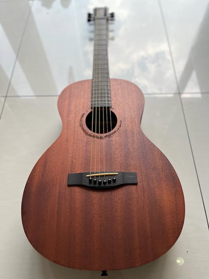 L. Luthier Guitars GA13M Acoustic Guitar Display Unit