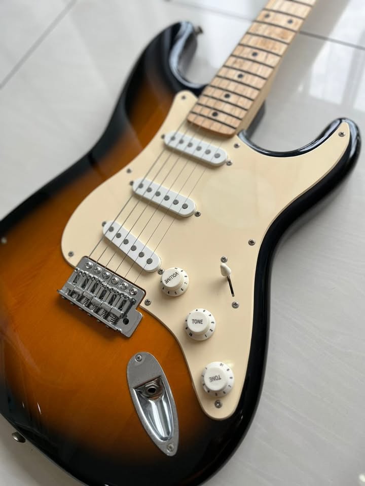 Squier by Fender Guitar AFFINITY SERIES STRATOCASTER Display Unit