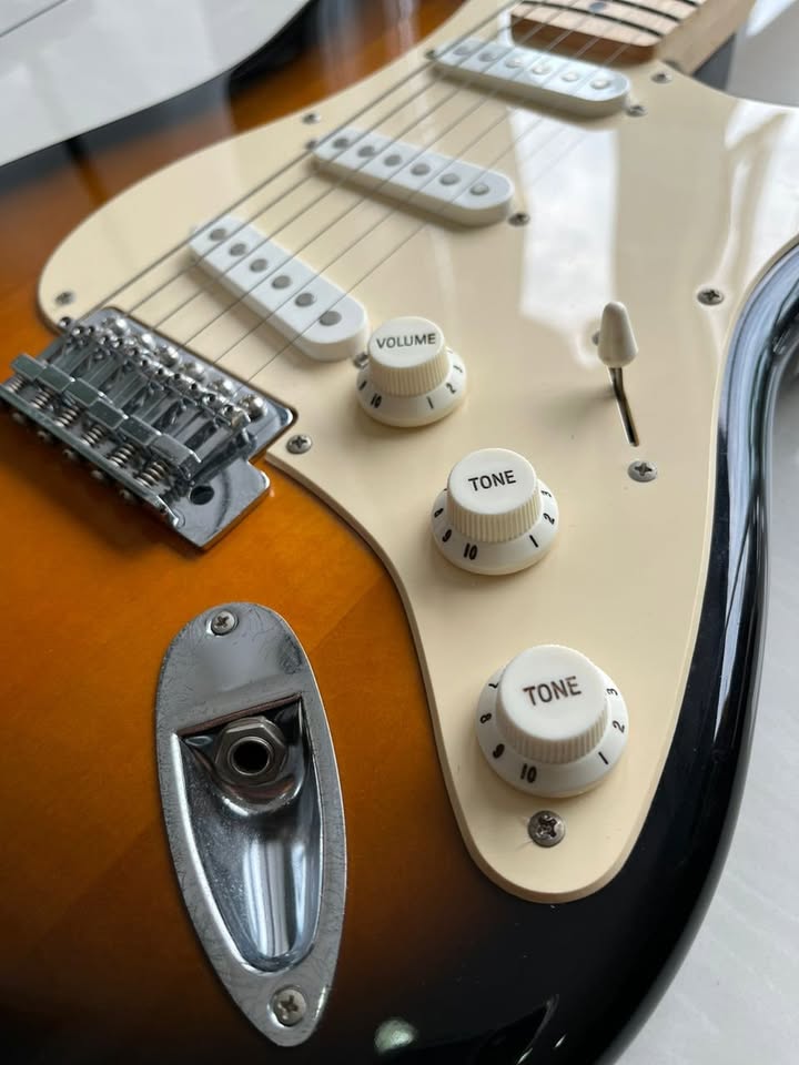 Squier by Fender Guitar AFFINITY SERIES STRATOCASTER Display Unit