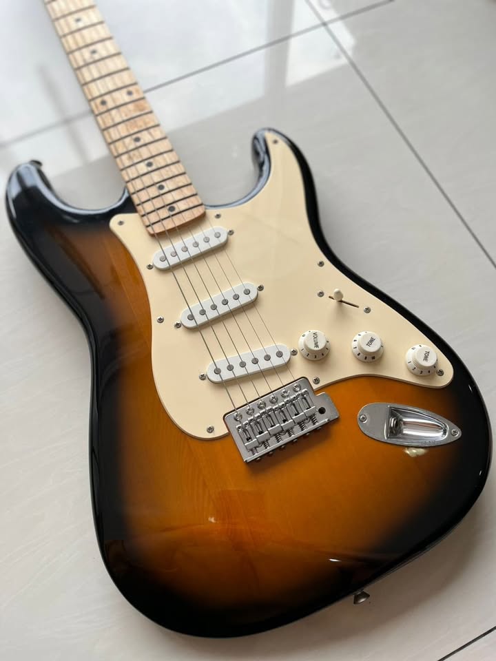 Squier by Fender Guitar AFFINITY SERIES STRATOCASTER Display Unit