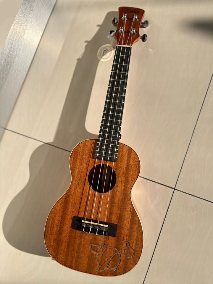 Loha Ukulele UL24M Mahogany (Whale)