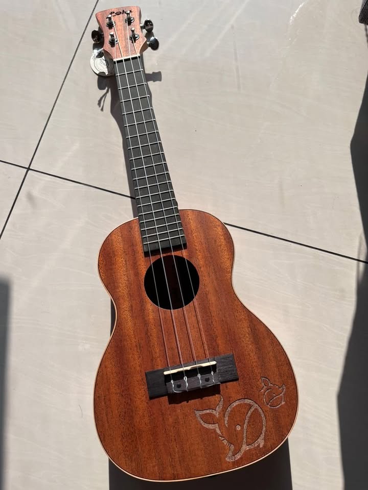 Loha Ukulele UL24M Mahogany (Whale)