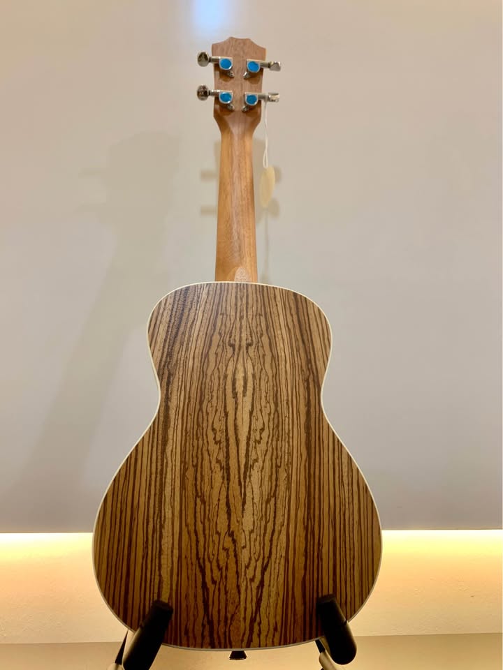 A&K Ukulele UK 23-26 Concert Ukulele