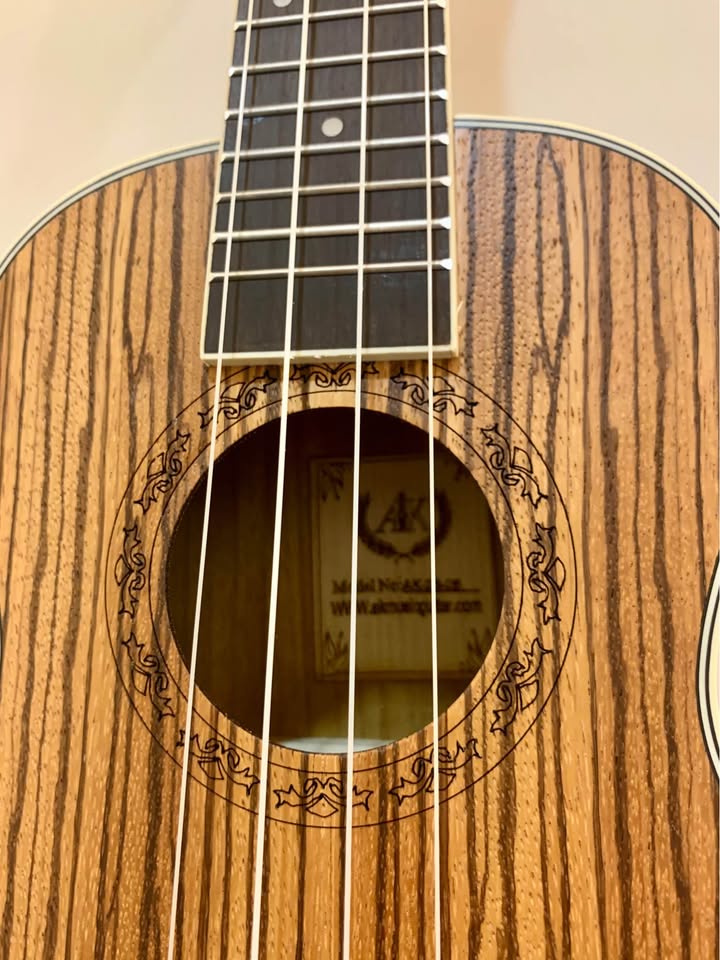 A&K Ukulele UK 23-26 Concert Ukulele