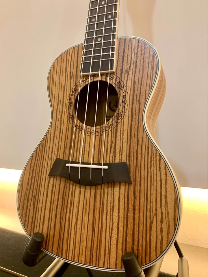 A&K Ukulele UK 23-26 Concert Ukulele