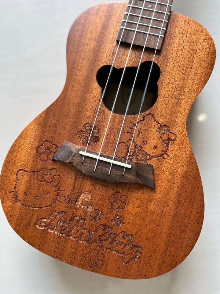 A&K Ukulele UK 23-23 Concert Ukulele (Hello Kitty)