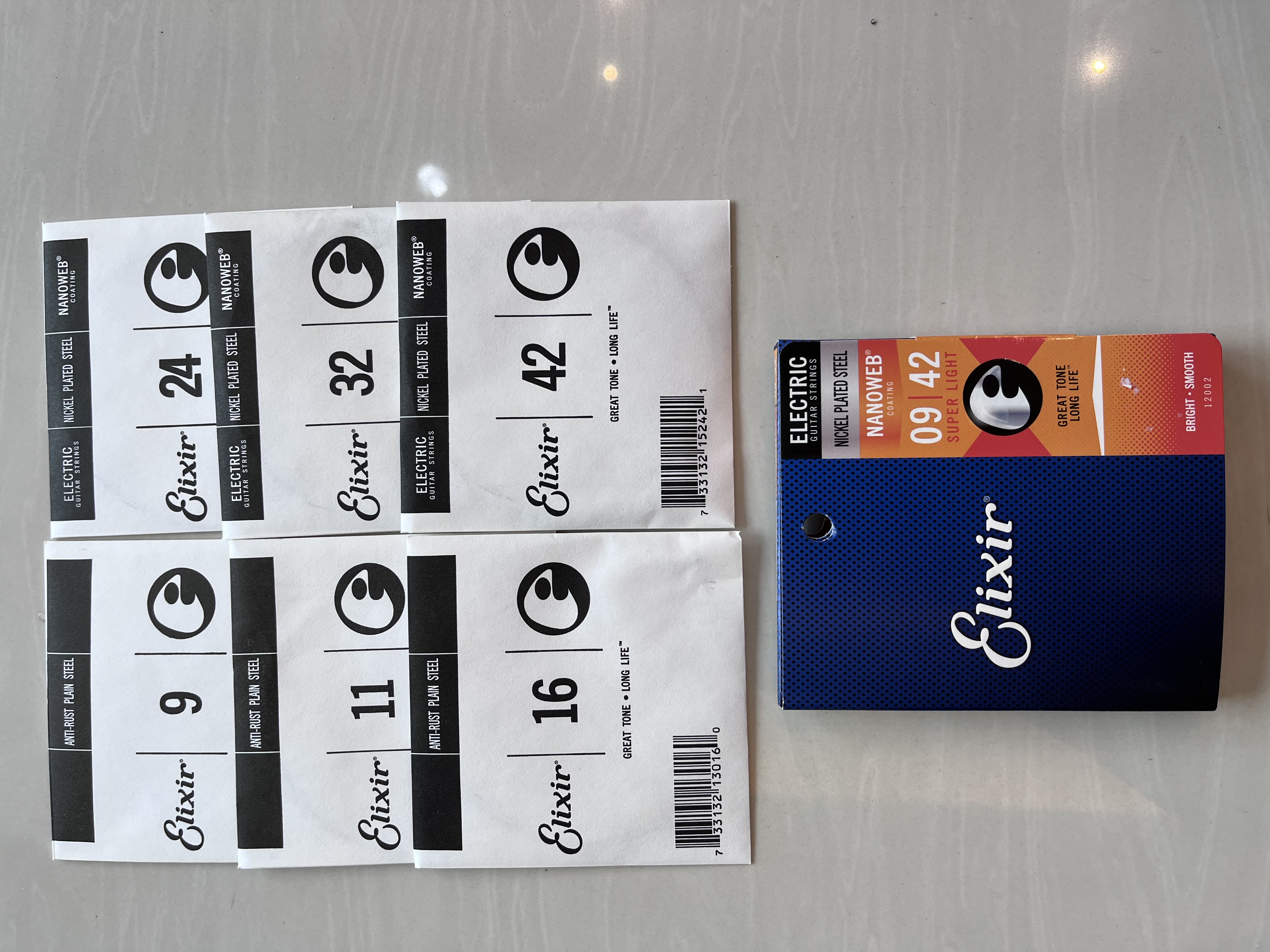 Elixir Strings Electric Guitar Strings Electric Nickel Plated Steel Strings with NANOWEB Coating Super Light (.009-.042)