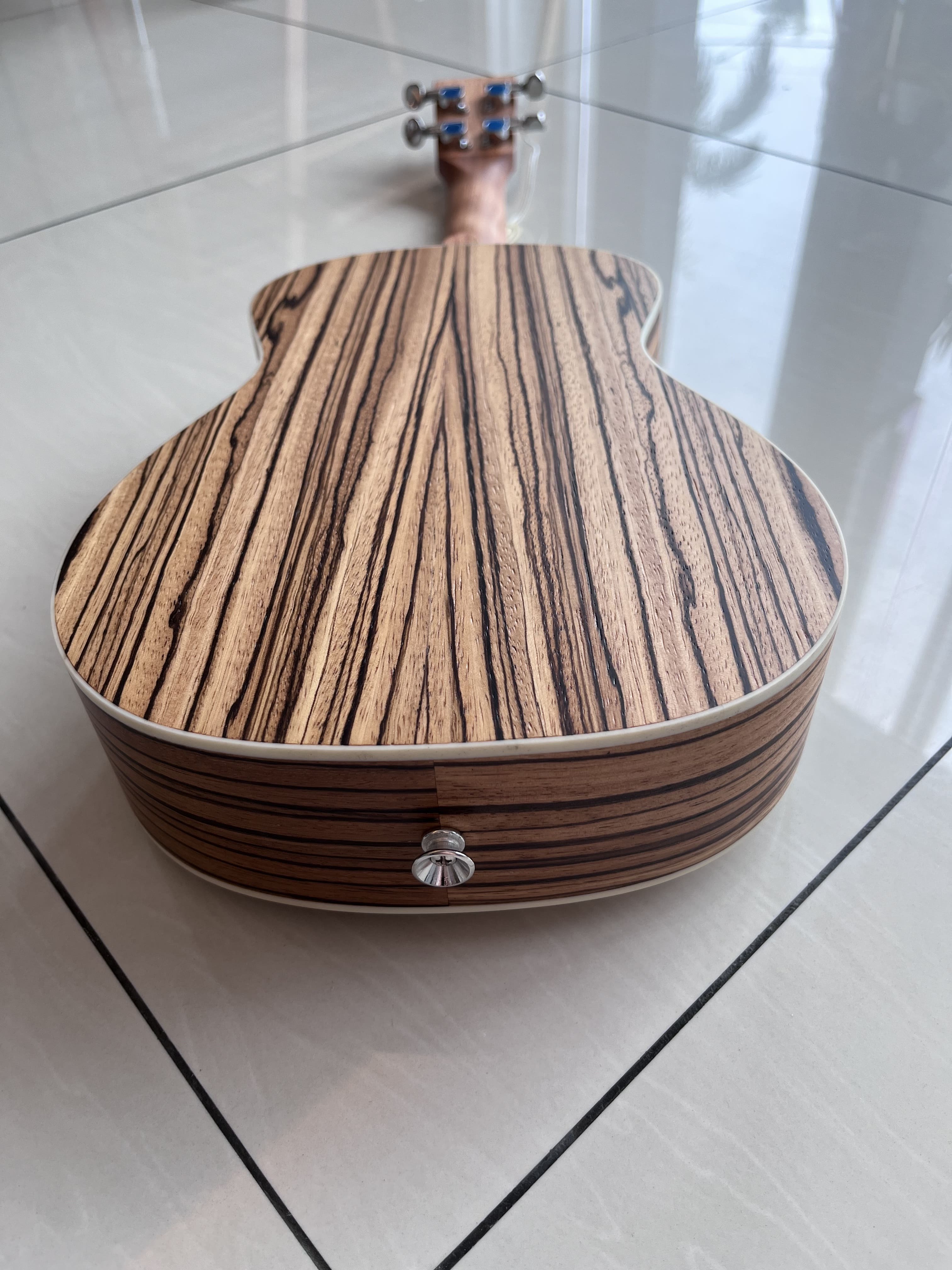 A&K Ukulele UK 23-24 Zebra Patterned Wood