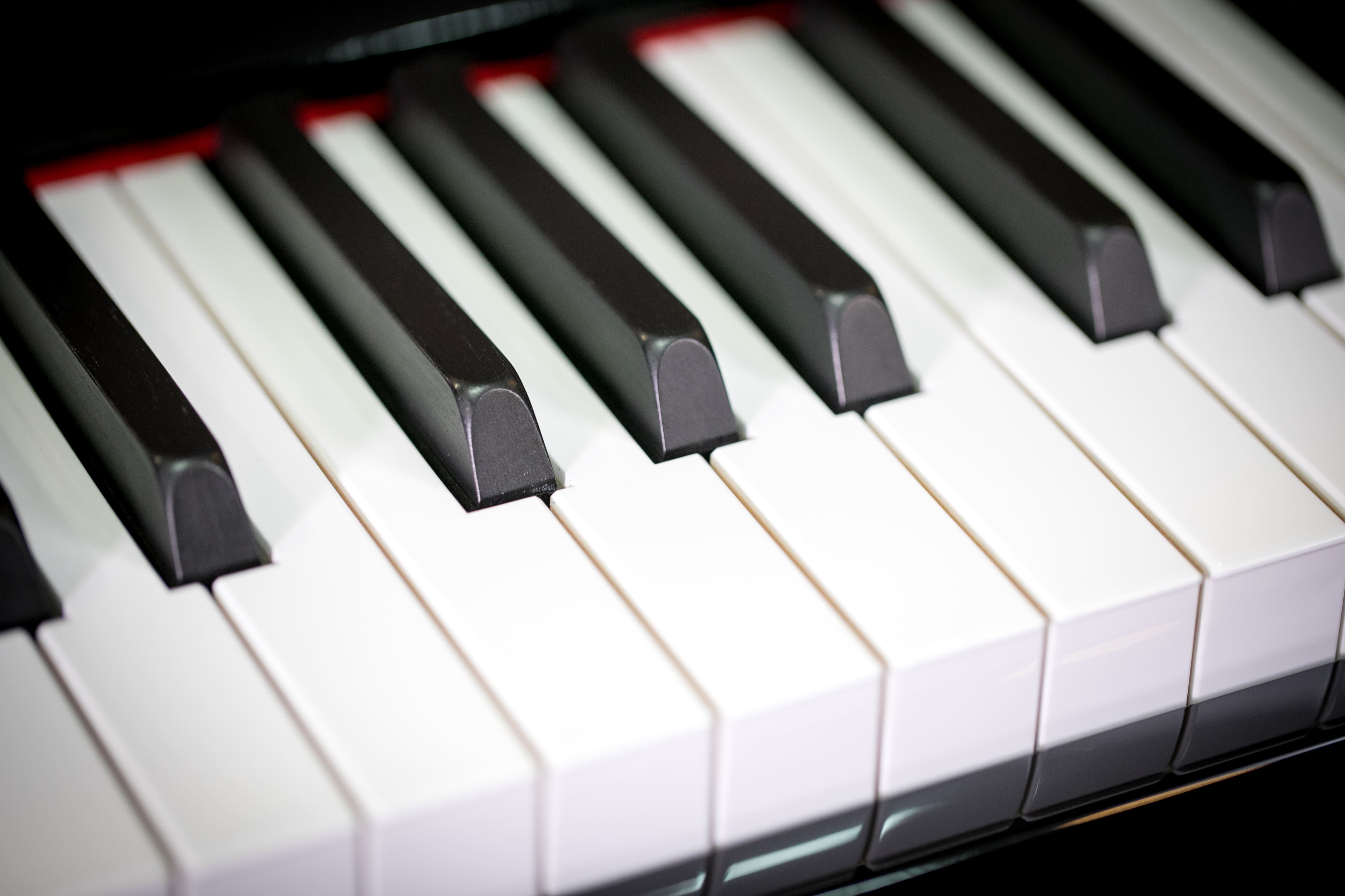 Schonbrunn XO126 German Acoustic Upright Piano (XO-126 / XO 126 / Schonbrunn)