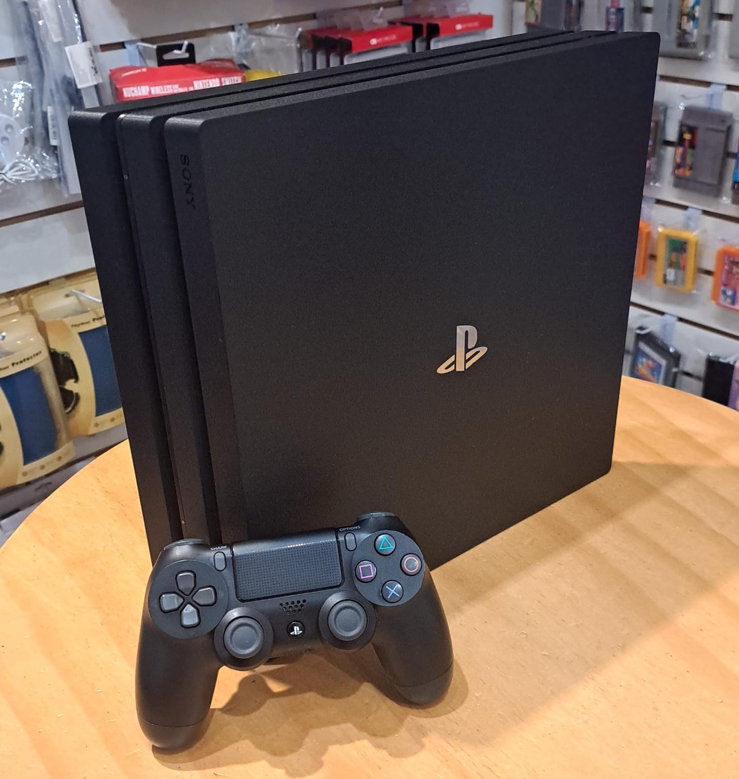 PlayStation 4 Pro com 1 Controle 