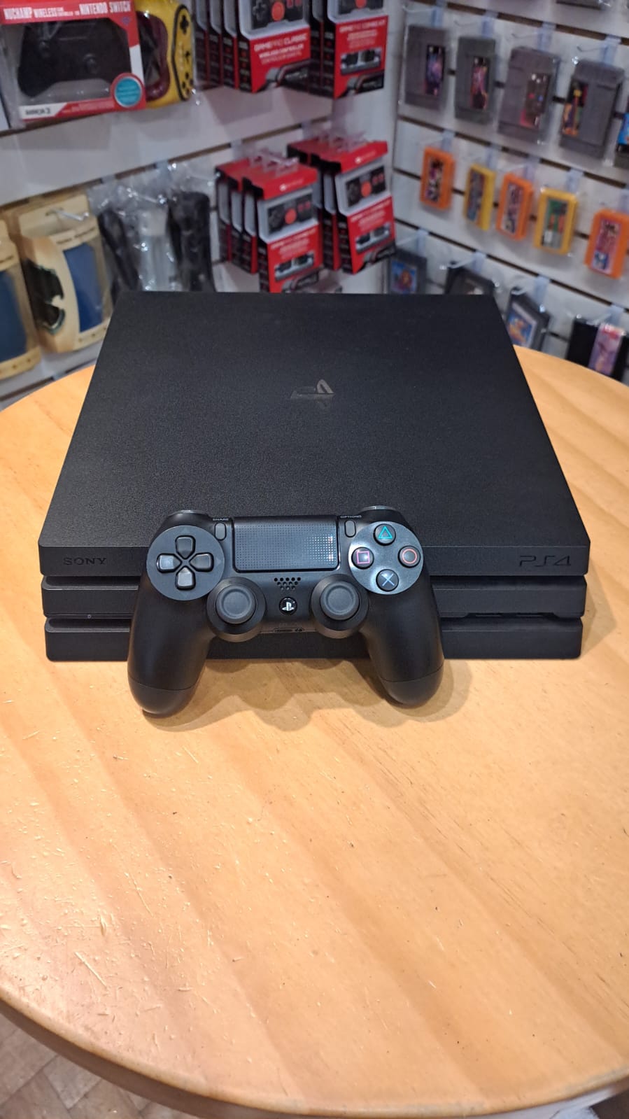 PlayStation 4 Pro com 1 Controle 