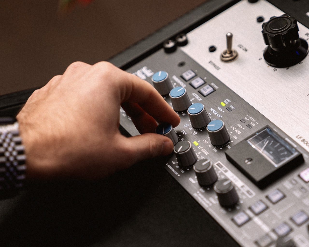 Mixing & Mastering Audio