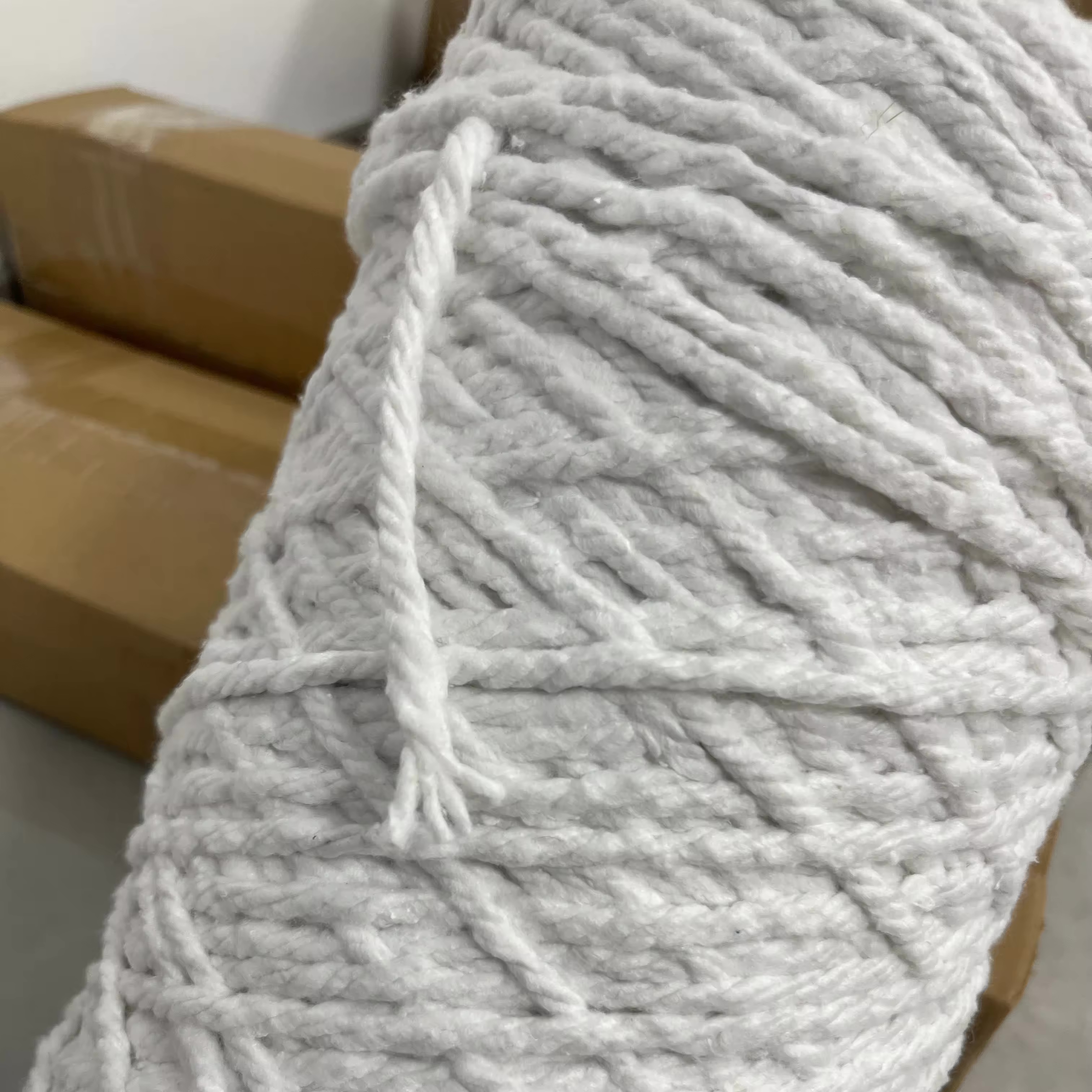 Chinese mop factory supplying cotton blended mop yarn for mops manufacturing