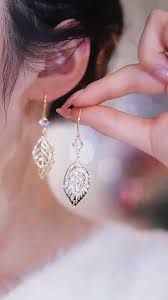 Women's 2 Leaf Gold & Diamond Hooks