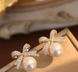 Chic Bow Delight: Fashion Rhinestone Alloy Bow Double Pearl Stud Earrings
