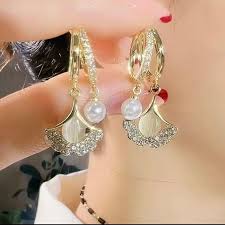 Elegant Gaze: Stylish Cateye Pearl Hanging Earrings