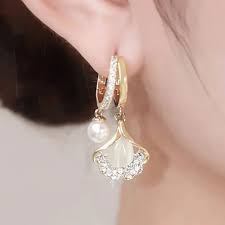 Elegant Gaze: Stylish Cateye Pearl Hanging Earrings