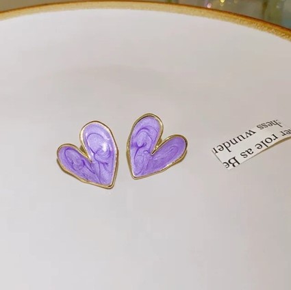 Subtle Romance: Minimal Lavender Heart Studs