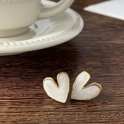 Pure Affection: Alloy Minimal White Heart Studs