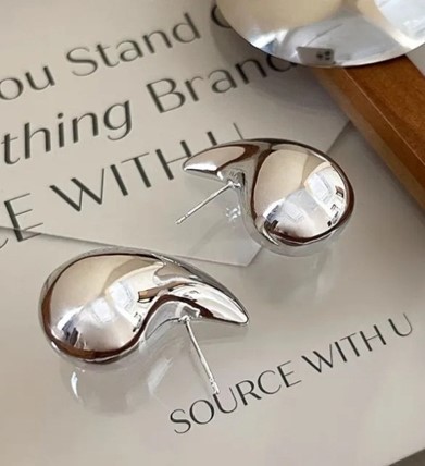 Silver Serenity: Alloy Silver Teardrop Shaped Earrings