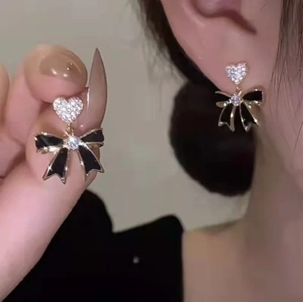 Midnight Elegance: Alloy Crystal Black Bow Shaped Earrings