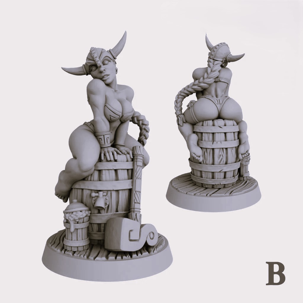 Luna - The Provocative Dwarven Beauty